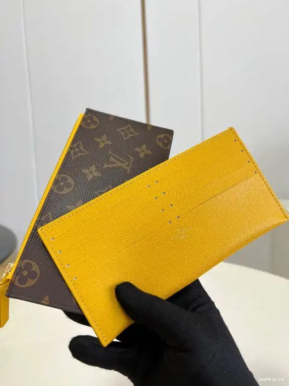 WIS POCHETTE LOUIS FÉLICIE VUITTON 0511